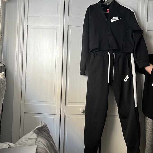 Nike Sweatsuit - Picture 3 of 5